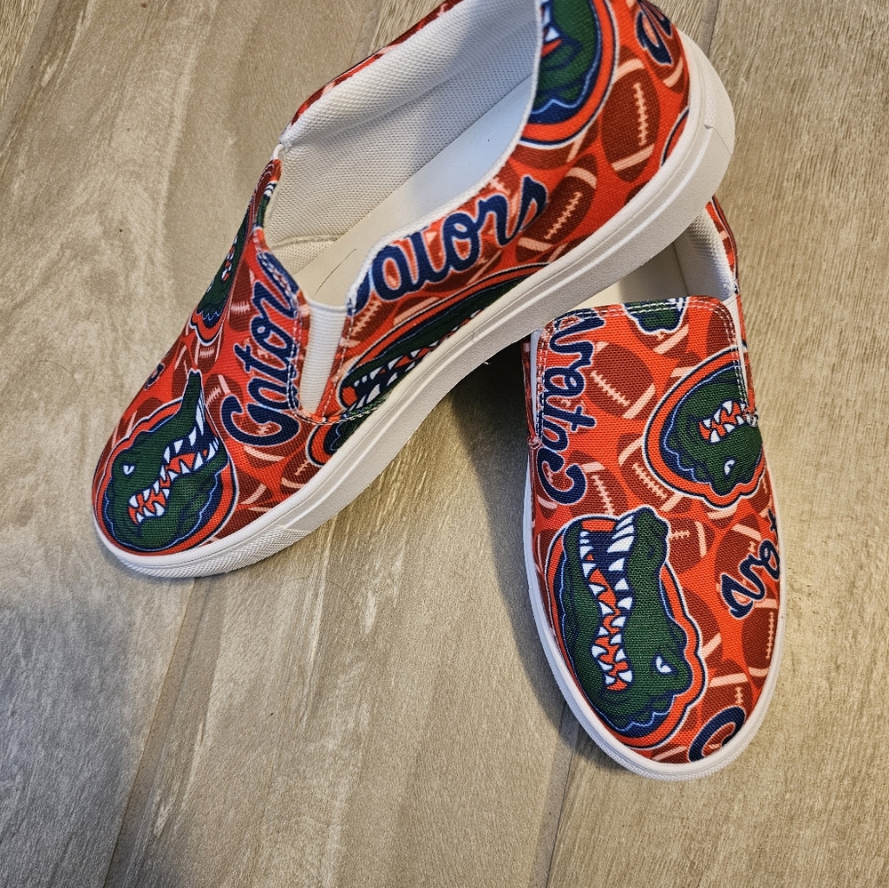Gators SLIP ON SHOES size 7